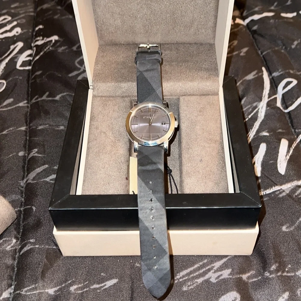 Burberry Black and Grey Watch Mens - Picture 6 of 6